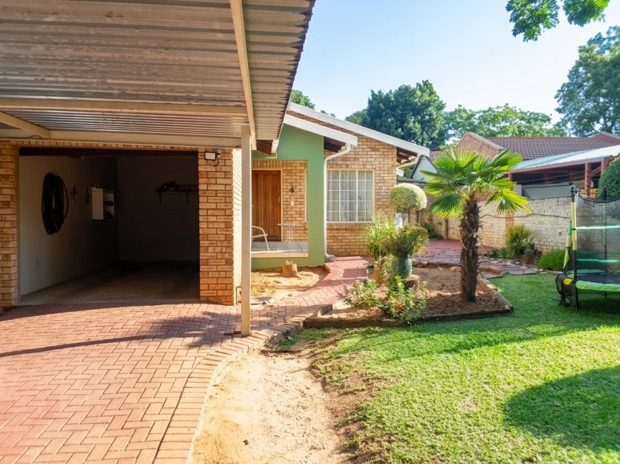 3 Bedroom Property for Sale in Geelhoutpark North West